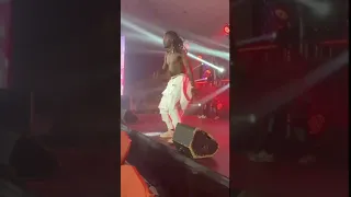 comedian akpororo cracks up audience in UK and taught them FOCUS DANCE.