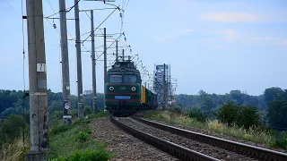 ВЛ80к-553 з вантажним поїздом