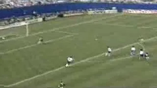 Ray Houghton scores for Ireland WC'94