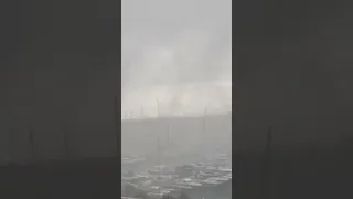 Unwetter auf Mallorca 😯⚡- Sogar ein Vordach wird weggeweht