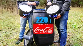 Experiment: Coca Cola and Mentos and Baking Soda in a Huge 220L Barrel. Super Reaction!