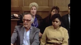 The Trial of the Incredible Hulk (1989) - Cameo de Stan Lee.