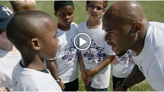 Steve Smith Clowns Around With Military Kids At Camp | Baltimore Ravens
