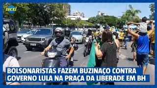 Bolsonaristas fazem “buzinaço” contra Lula e pedem impeachment na Praça da Liberdade