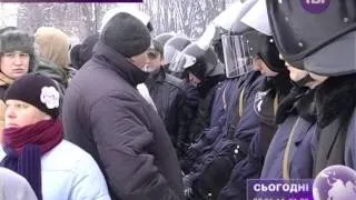 Мітингувальники Ужгороду пікетують ОДА, щоби