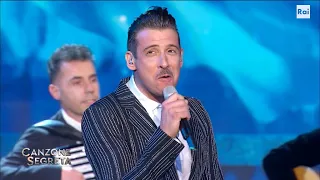 Francesco Gabbani dedica "Una carezza in un pugno" a Francesca Fialdini - Canzone Segreta 26/03/2021