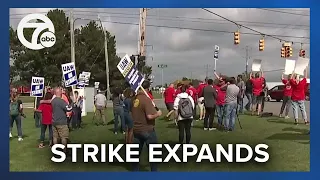 UAW president calls on GM Lansing Delta Twp. Assembly, Ford Chicago Assembly to go on strike