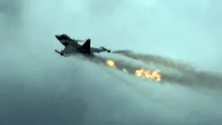 4Kᵁᴴᴰ SAAB 39 GRIPEN SPITTING FLAMES !!