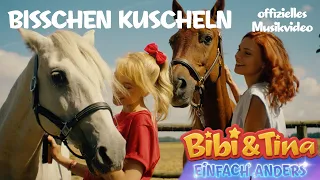 Bibi & Tina - Einfach Anders | Bisschen Kuscheln - Das offizielle Musikvideo