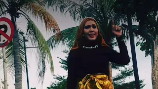 Aku kamu dan dia Farah