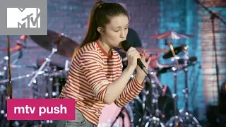 Sigrid Performs ‘High Five’ 🎶 | MTV Push