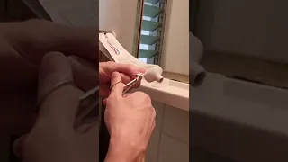 Лайфхак с зубной пастой – как разрезать тюбик