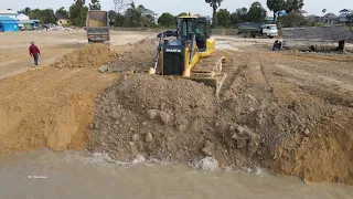 The Best Performance Machine on Land Filling Process Spreading Dirt into Water by Bulldozer &Truck