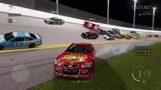 McQueen Caught in Larson's Crash! Forza Motorsport 6 / Cars