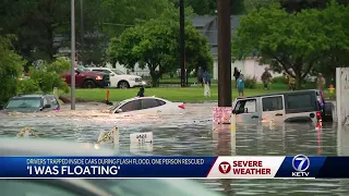 'I was floating': Drivers trapped inside cars during flash flood, one person rescued