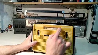 Транзисторные радиоприемники VEF-232 и Гиала-404 USSR old tranzistor radio VEF-232 & GIALA-404