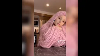 Ariana Grande sings "Somewhere over the rainbow" live on tiktok