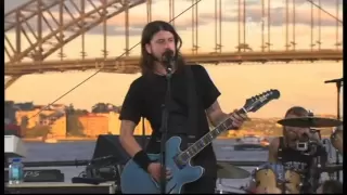 Foo Fighters - Up In Arms/Big Me (live)