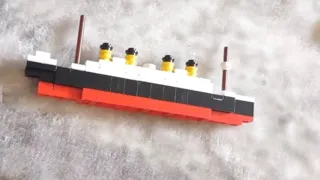 how to make a splittable mini Lego Titanic with iceberg