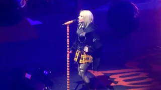 Avril Lavigne - Complicated (Live in Vienna)