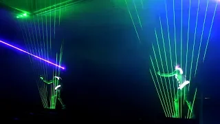 Performers BEND & WARP laser beams LIVE! TLC Creative 'Light BENDERS'