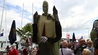 Kieler Woche 2015 - Riesengroß und originell: die Kleinkunst