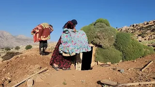 Documentary about the life of a nomadic woman with 3 children & building a wooden hut in the desert