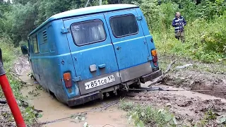 Прокатились в 2 нивы,вытащили УАЗ,разбили тросом лобовое...порвали гранату а потом грм