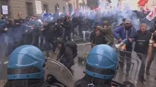 Ренци во Флоренции: противники устроили премьеру "горячий" прием - world