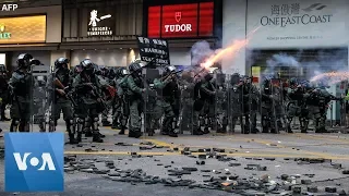 Hong Kong Protesters Defy Police with Unauthorized March