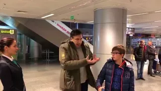 Одиннадцатилетнего сына Саакашвили задержали в аэропорту и более 3 часов удерживали