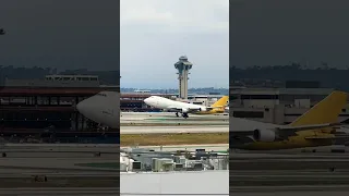 Boeing 747 SCREAMING TAKEOFF at LAX/KLAX - Plane Spotting