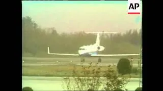 PAKISTAN: ISLAMABAD: PRESIDENT CLINTON ARRIVES