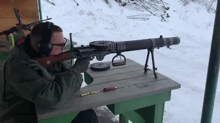 Shooting the Lewis gun