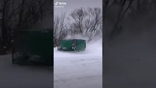 прикол, SLAWA MARLOW,под ногами лед.