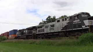 NS #4003 leading westbound 25V near Enon Valley, PA