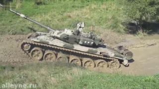 Tanks in the mud. Russian tanks T 72, T 80 stuck in the mud