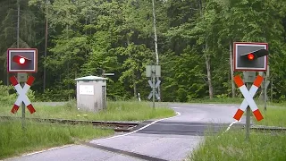 Spoorwegovergang Creußen (D) // Railroad crossing // Bahnübergang