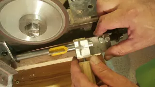 Самодельное заточное устройство. A device for sharpening milling cutters.