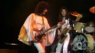 Queen - Now I'm Here - Hammersmith Odeon, London - 1975/12/24