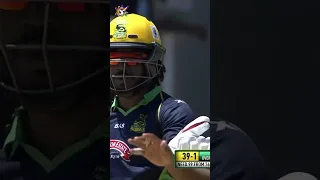 HILARIOUS Chris Gayle PRETENDS he hasn't been bowled out 😂