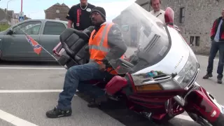 Comment relever sa moto.
