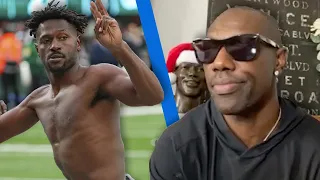 Terrell Owens reacts to Antonio Brown leaving during the game in the Buccaneers-Jets matchup