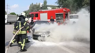 Маріупольські рятувальники ліквідували пожежу автівки