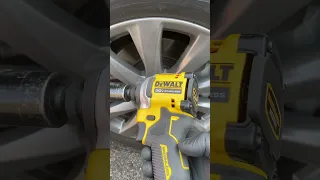 Dewalt сила… Нужен ли dcf 894, если просто менять колеса на легковых автомобилях?! DCF850 удивляет.