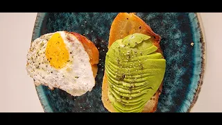 Avocado toast /yummy /easy!/sunnyside egg /breakfast 😋/bacon