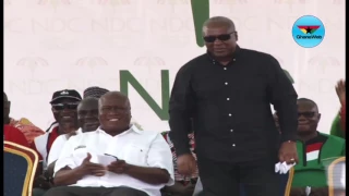 Mahama displays 'Usain Bolt' signature at NDC@25 rally