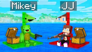 Mikey RAFT vs JJ RAFT Survival Battle in Minecraft (Maizen)