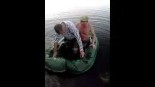 Выпало дно с лодки. Чуть не умер от смеха!