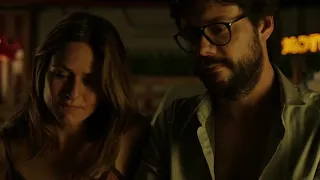 The Professor/Salva playing piano to raquel on La Casa De Papel